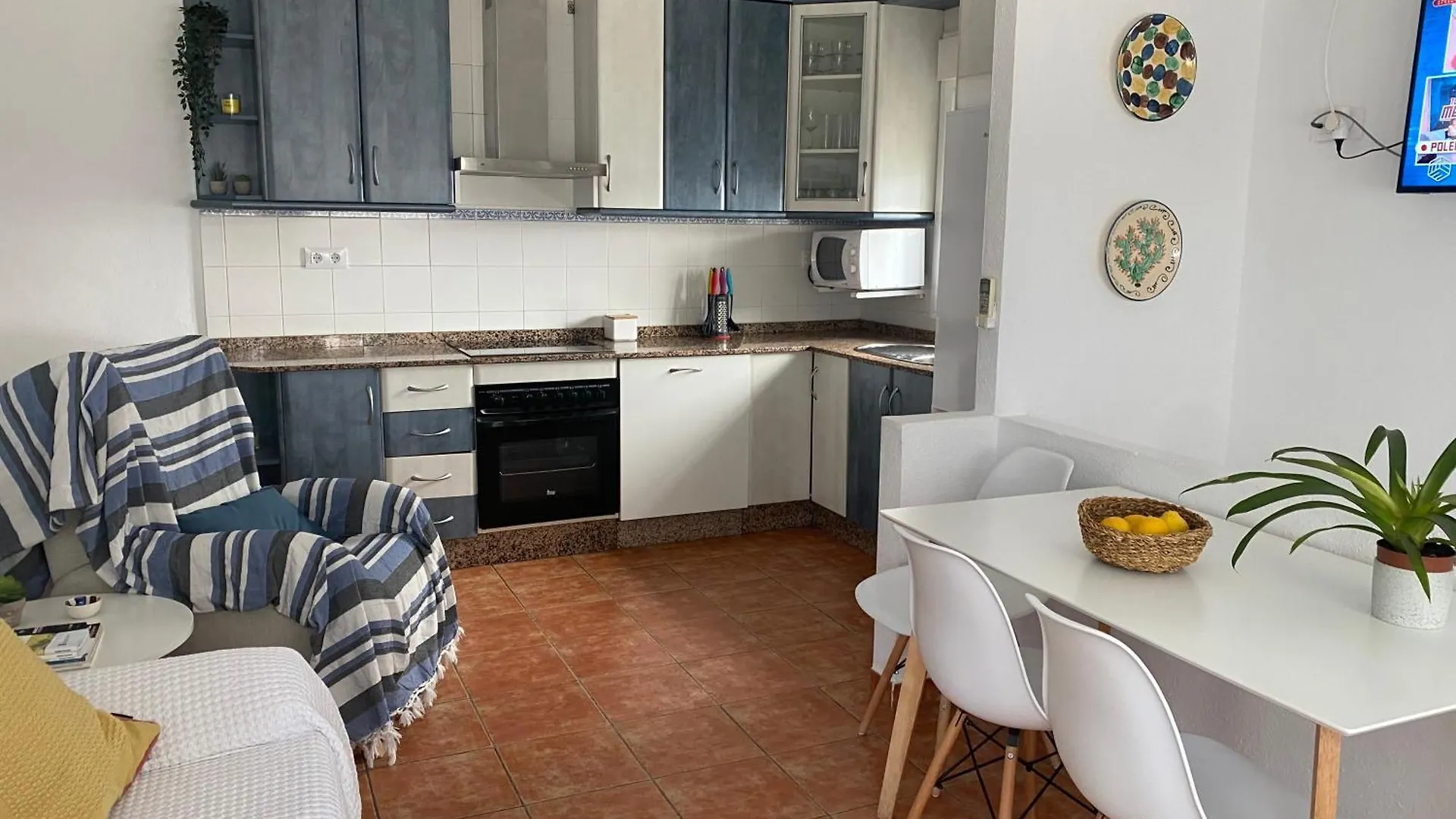 Casa Del Pez Vivienda A Pie De Calle En Agua Amarga A 250 Metros De La Playa